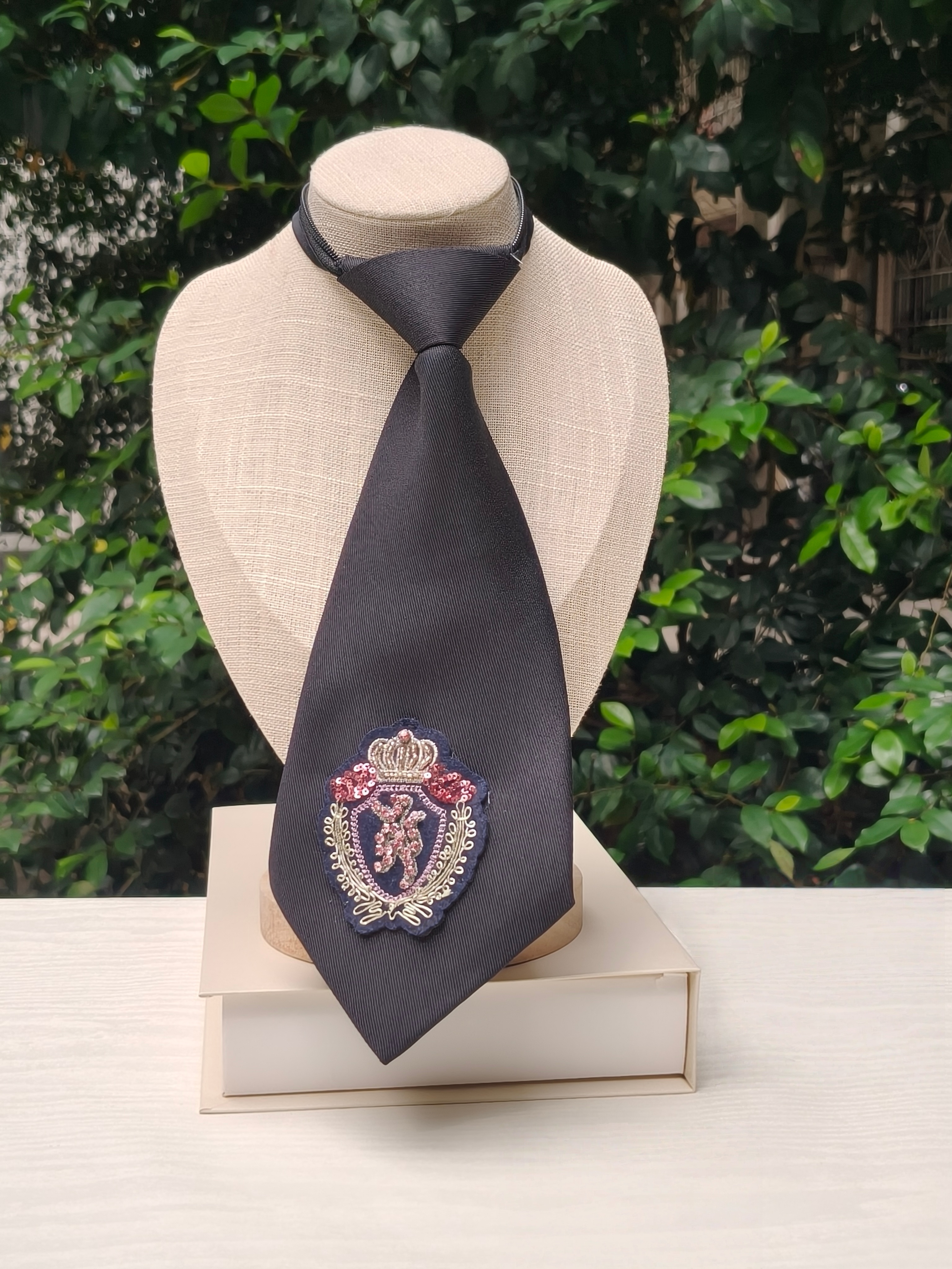High-End Crown Badge Black Tie - Women'S Formal Day Wear reseña y precio