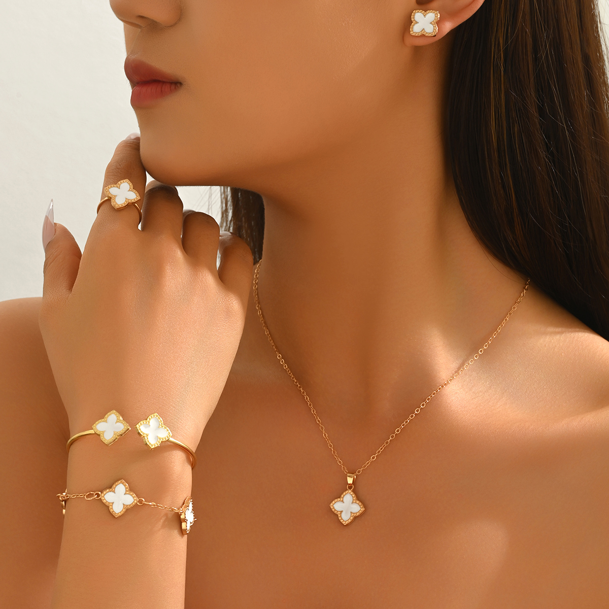 Luxury Black/White Enamel Flow - Formal Wear Jewelry For Women reseña y precio